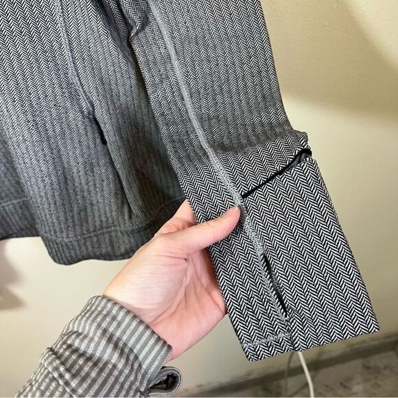 Lululemon Think Fast Long Sleeve Top Herringbone Black White 12 - Picture 8 of 13
